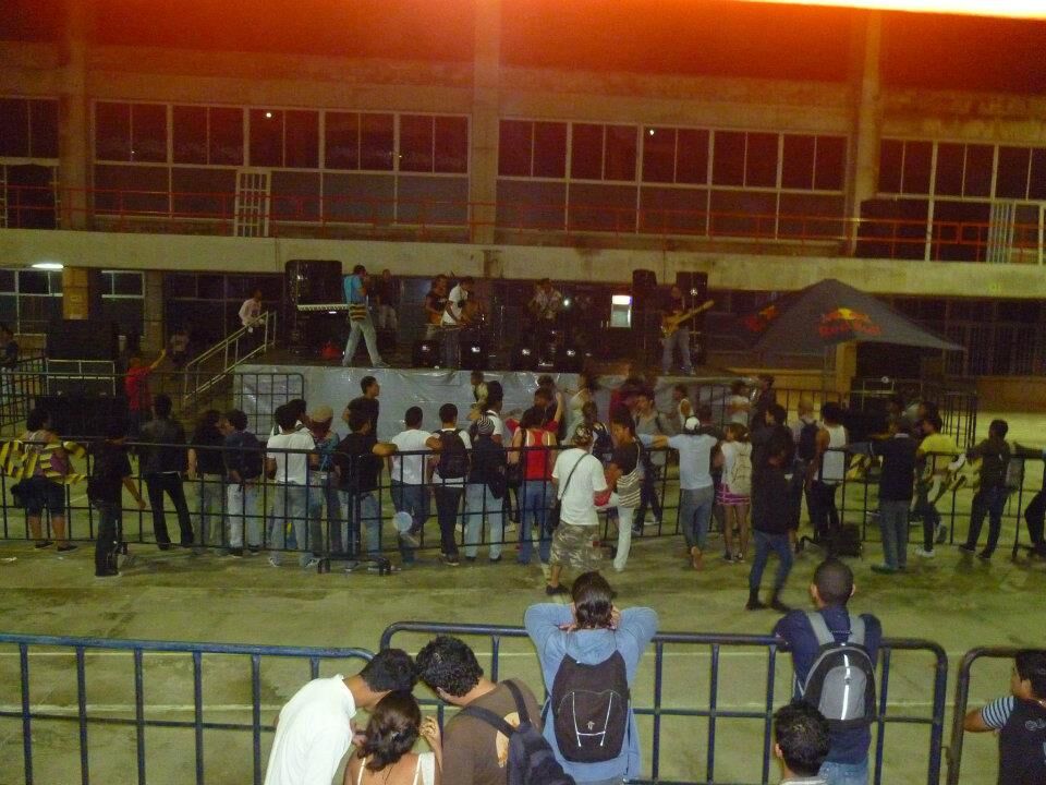 Primera edición de Urbana Rock en el coliseo Chelo De Castro, 2011